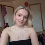 Daisy 📚🧟‍♀️🌺🌸🌼 - @da.isy.roberts - Instagram