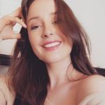 Daisy Weeks - @daisyweeks25 - Instagram