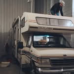 DALLAS & BRYONY BECKER - @beckers_bungalow - Instagram