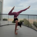 Delphine - Handstand et Motivation - @dansemonflow - Instagram