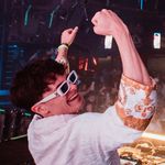 Daniel Cline | Der Dj im Bademantel 🥋 - @dclinedeejay - Instagram