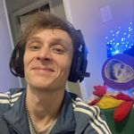 Daniel Kubin - @lookatmychicken - Instagram