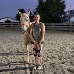 Danielle Arnott - Facebook
