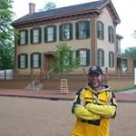 Daniel Lilly - @danielsdowntowndogwalking - Instagram