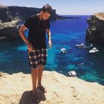 Daniel Lippert - @waikikisurfcompany - Instagram