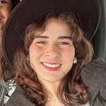 Daniela Berrios - @daniela.waves - Instagram