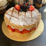 Danielle Barton - @bartonsbakes - Instagram