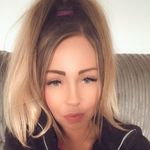 Danielle Burt - @danyel_b88 - Instagram