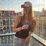 Dani Rust - @danielle_claire_ - Instagram