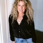 Danielle Cockerham - @a_warm_abode - Instagram