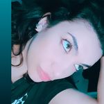 Danielle Devaney - @girlygirl8915 - Instagram