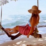 Danielle Dubois - @hangryonholiday - Instagram