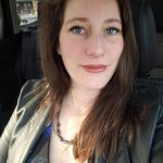 Danielle Falardeau - @danielles.mklife - Instagram