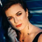 Danielle Gramlich - @daniellegoesbyebye - Instagram