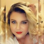 Danielle Hayden - @prayingonit - Instagram