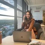 Danielle Hidalgo - @danisellingmiami - Instagram