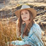 Danielle Lamb - @daniellelambmusic - Instagram