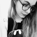 Danielle Martz - @april_9861 - Instagram