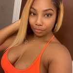 Danielle Mathews - @squeezemy - Instagram