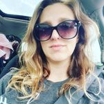 Danielle Riker - @_sunshinefindsresale - Instagram