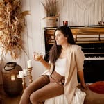 Danielle Schlesinger - @danushka.horut - Instagram