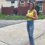 Danielle Strong - @danielle.strong.71 - Instagram