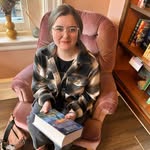 Danielle Tomlin - @daani.reads - Instagram