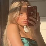 @daphn.eblack - Instagram