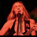 Daphne Moore - @daphnemooremusic - Instagram