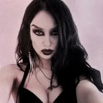 Darcie Bruce - @honeybearisas - Instagram