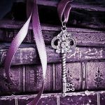 Dayna Allen - @hilola_accessories - Instagram