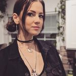 Deanna Beach - @wowacroptop - Instagram