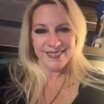 DeAnna Vogel Roslan - @bitsynug - Instagram