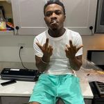 Deanthony Davis - @33rdlilbitxh - Instagram