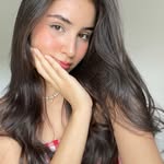 Débora Gomez - @deboragomezzzz - Instagram