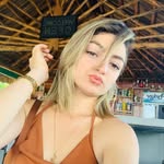 Débora Gonzalez � - @deby_02.21 - Instagram