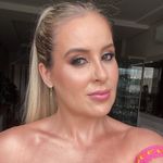 Débora Comelli Hoffmann - @deborahoffmann_ - Instagram