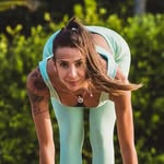 Débora Melo - @deborameloyoga - Instagram