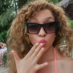 Deborah Navarrete.  ✌🎶 - @deboln1595 - Instagram