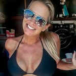 Dee Dee Christensen - @sailingscubaninja - Instagram