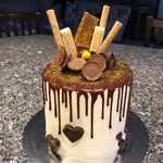 Dee Knapp - @deelightful_cakes - Instagram