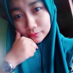 DELLA WARR - @della_wardiana - Instagram