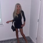 @_demilowe - Instagram