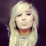 Demi lovato / Mitchi torres - Facebook