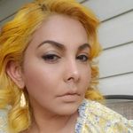 Denise Khan - @dk_walking_trophy1 - Instagram