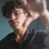 Dennis May - @utwyeisyiysiyie - TikTok