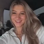 ✰ D e z i  ✰ - @desirae.hallem - Instagram