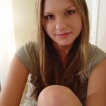 Bekky Desmond - @calvertamber - Instagram