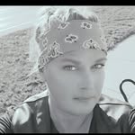 Devin Carlson - @momtwins25 - Instagram