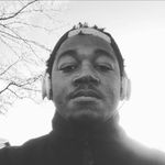 Devonte Williams - @helpicantwalkonwater - Instagram
